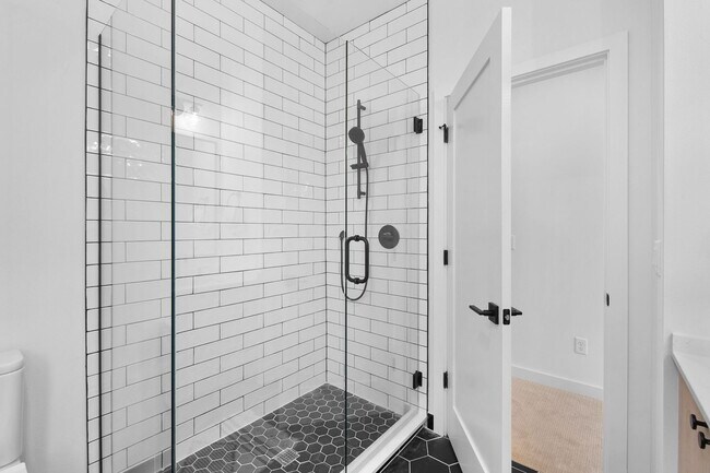 Building Photo - New Luxury Townhome in Seattle 2bed/2bath ...
