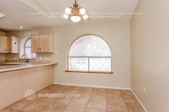 Building Photo - 7934 W Laurel Ln