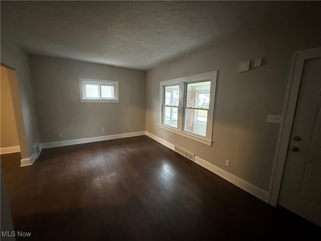 Building Photo - 19600 Pasnow Ave