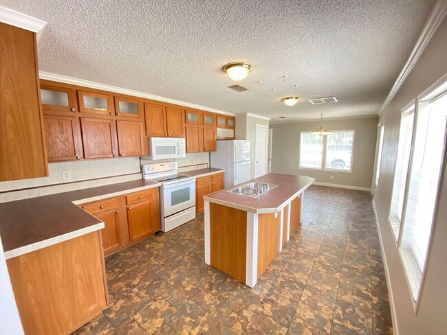 Building Photo - 1504 Carlisle Dr