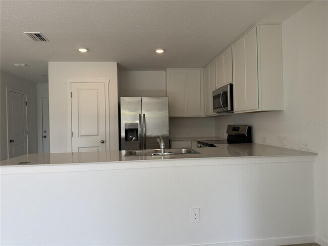 Building Photo - 830 Lynx St