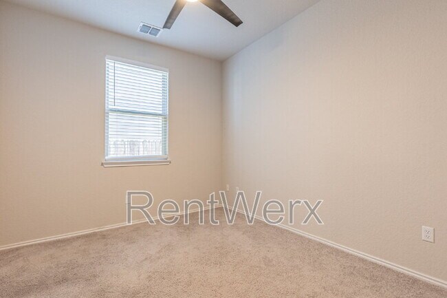 Building Photo - 10110 Jardin Verde