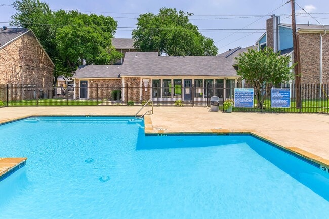 Building Photo - Diamond Loch Apartment Homes