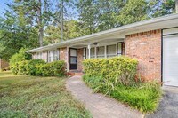 Building Photo - Charming 3-Bed, 2-Bath Ranch in Decatur with Fenced Yard!