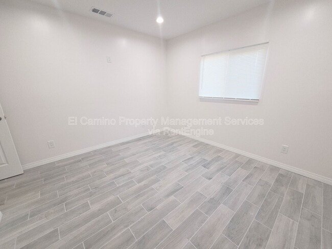 Building Photo - 4064 E 60th St