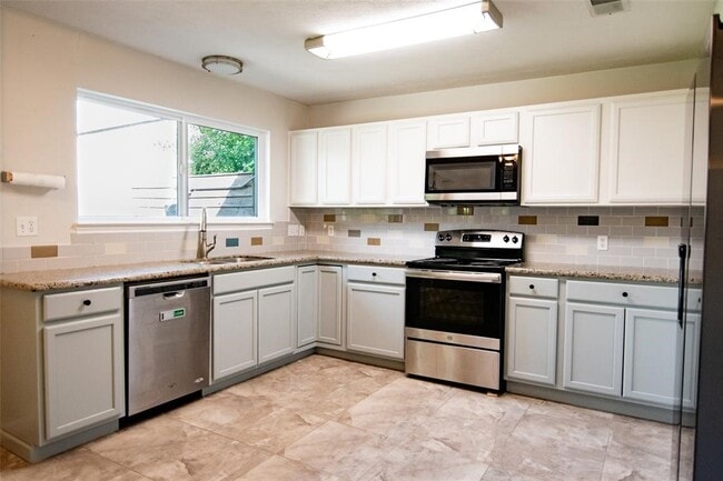 Building Photo - 7027 Buchanan Dr