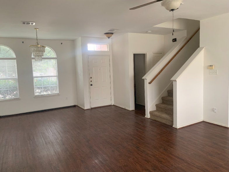 Building Photo - 3204 Paradise Valley Dr