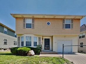 Building Photo - Charming 4-Bed, 2-Bath Home in Kansas City with Garage