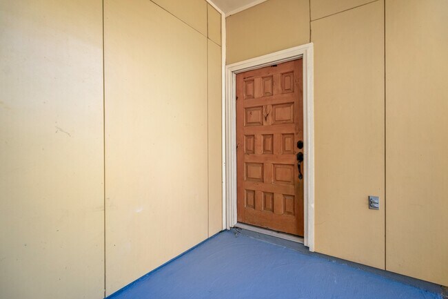 Building Photo - 104 Estelle St
