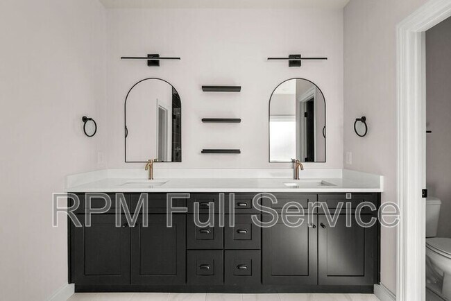 Building Photo - 2134 25th Ave N