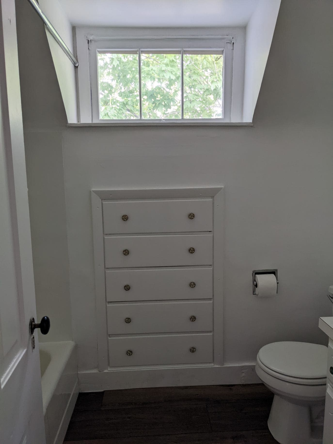 Bathroom - natural light, built-ins - 525 30th St