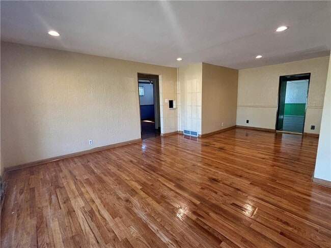 Building Photo - 96 Moger Dr