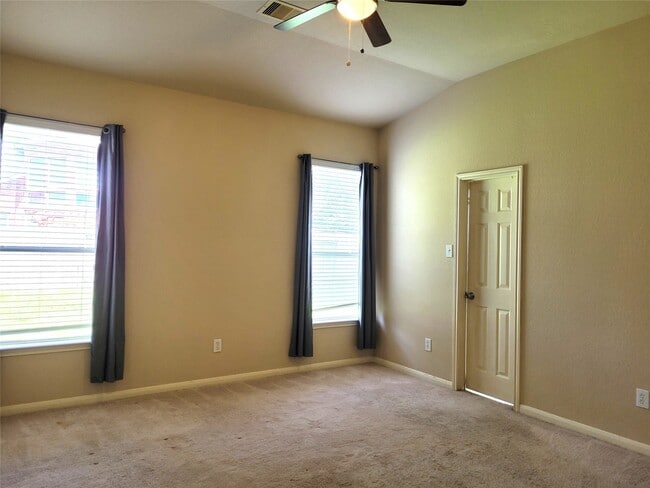 Building Photo - 6042 Starbrook Creek Dr