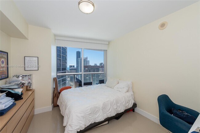 Building Photo - 475 Brickell Ave