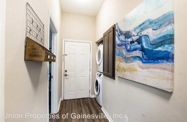 Building Photo - 2 br, 2 bath Apartment - 110 NW 9th Terrace