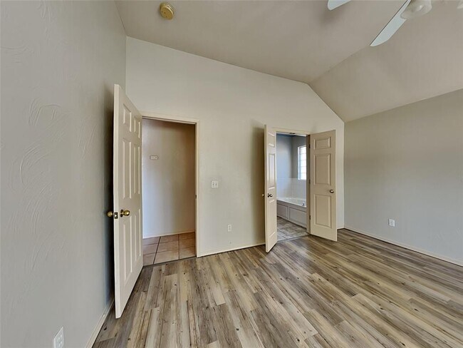 Building Photo - 10113 Carnie Cir