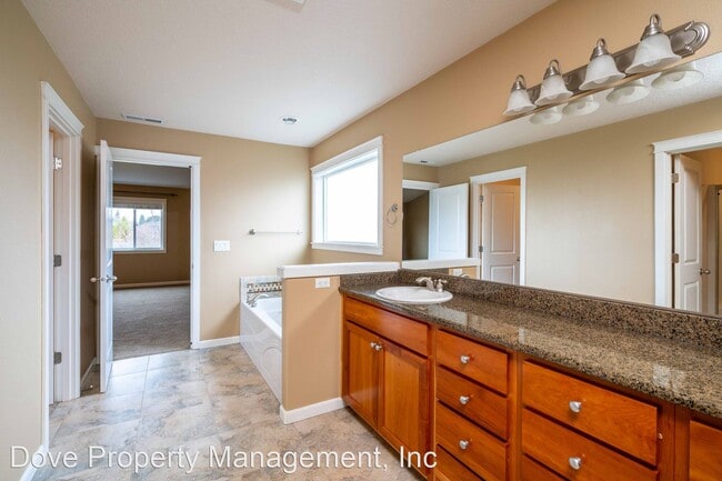 Building Photo - 4 br, 2.5 bath House - 14415 NW 25th Court