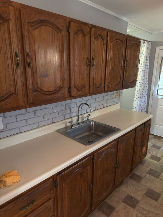 Building Photo - Freshly Updated Florissant Rental – Perfect for Families!