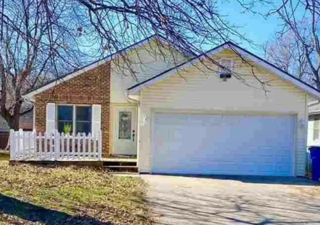 Primary Photo - Beautiful 3 Bed 2 Bath Home Near Brittleba...