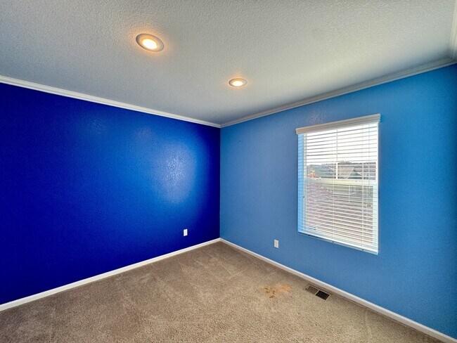 Building Photo - 25980 E Davies Dr