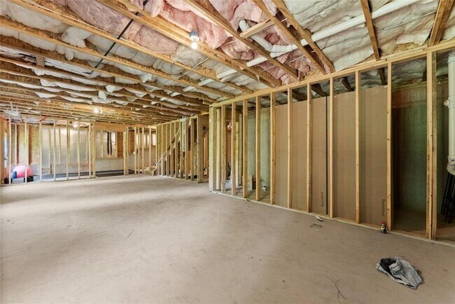 Building Photo - 4656 Silver Oak Dr SW