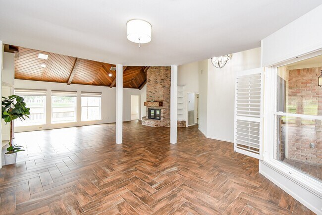 Building Photo - 1231 Creekford Cir