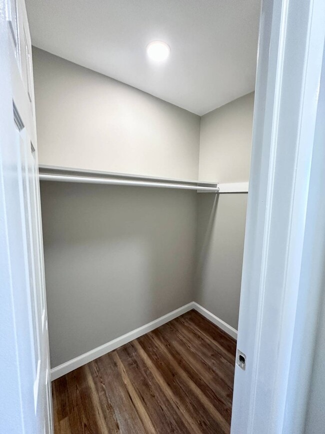 Building Photo - 521 Middleline Rd