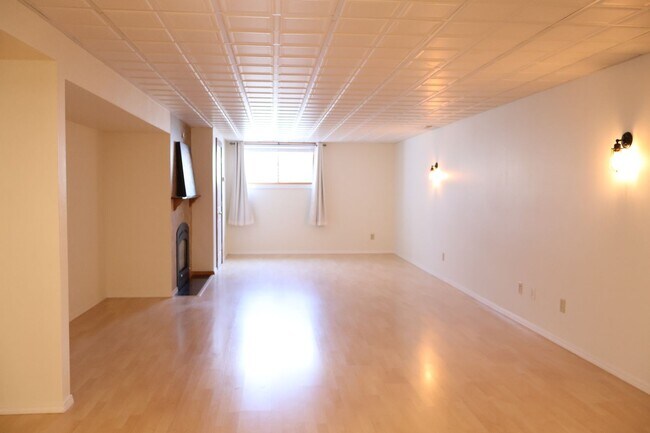 Building Photo - 360 Rain Shadow Dr