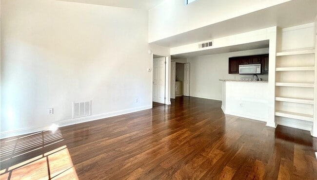 Building Photo - 5162 S Jones Blvd