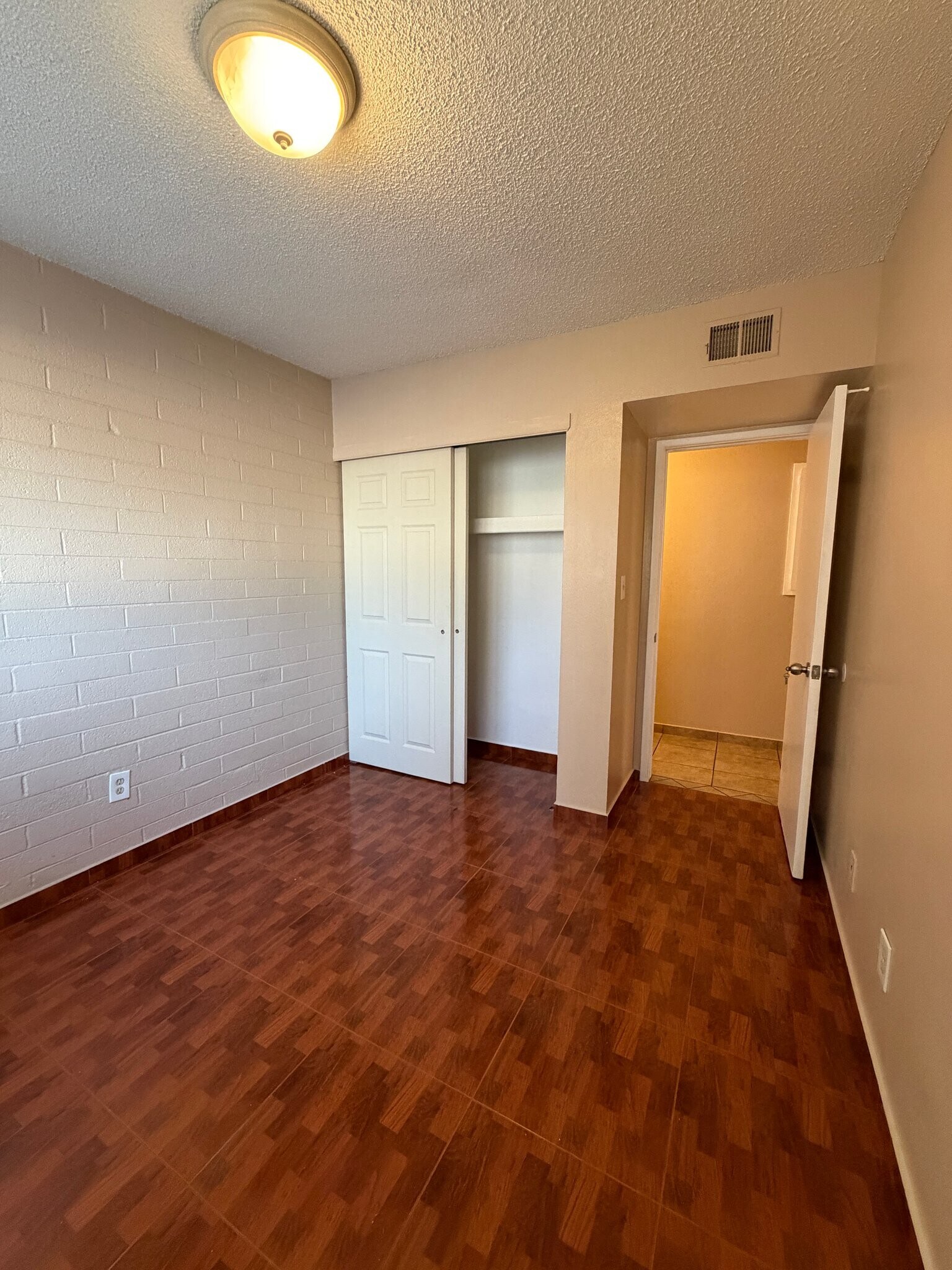 Building Photo - 6565 N 19th Ave