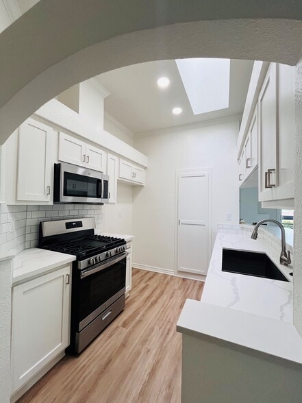 Building Photo - Meridian Apartments