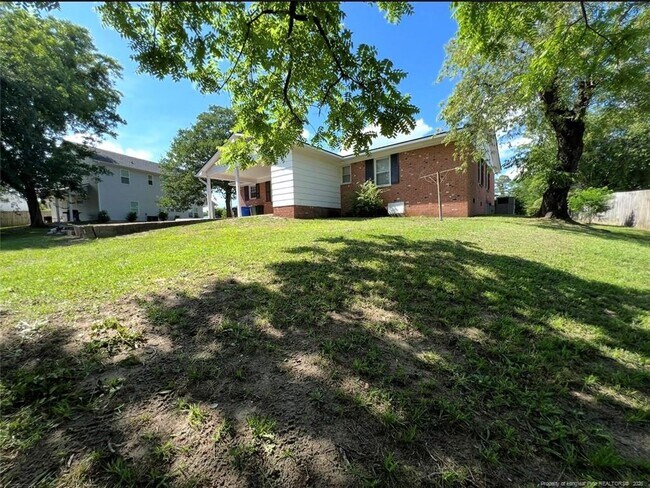 Building Photo - 1319 Levy Dr