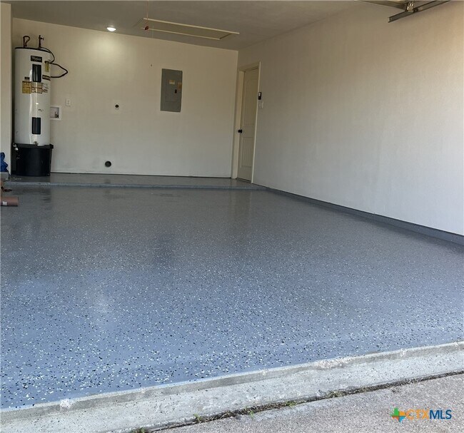 Building Photo - 3004 Panhandle Dr