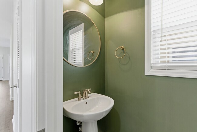 Building Photo - 114 Walden Village Ct