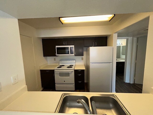 Building Photo - 2300 E Silverado Ranch Blvd