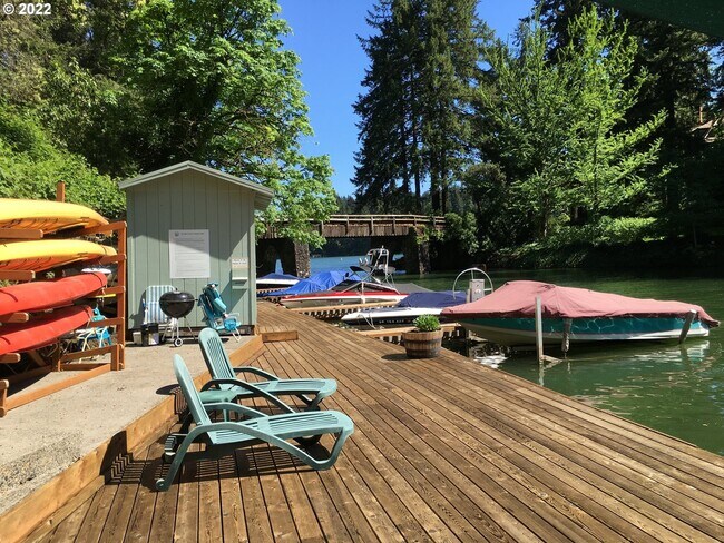 Building Photo - 2020 Wembley Park Rd