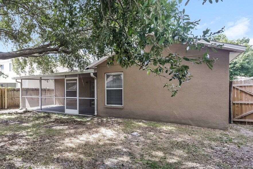 Building Photo - 13208 Sharondale Ct