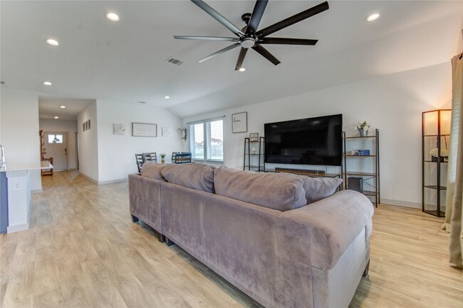 Building Photo - 403 Rain Water Ln