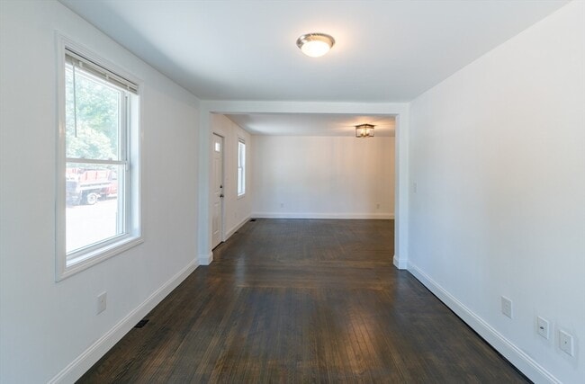 Building Photo - 56 Pine St