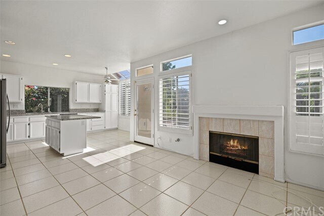 Building Photo - 24 Amarante