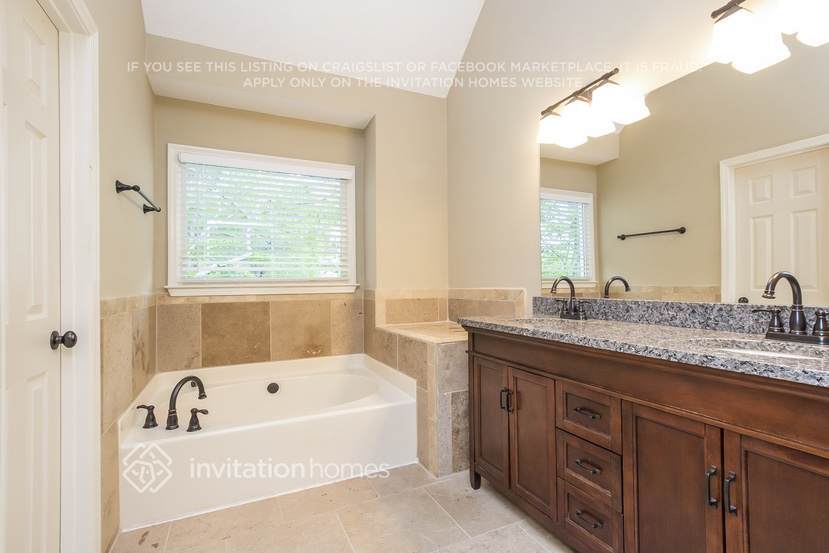 Building Photo - 918 Feather Creek Ln