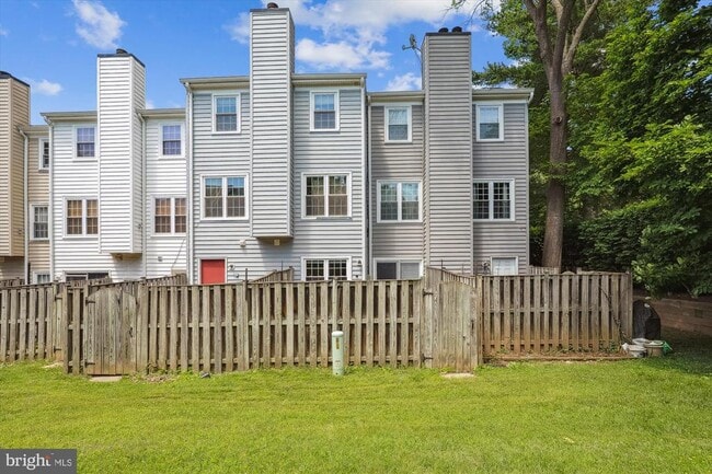 Building Photo - 102 Barnsfield Ct