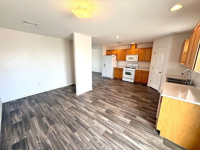 Building Photo - Charming 3-Bedroom Home Near Rotary Park for Rent!