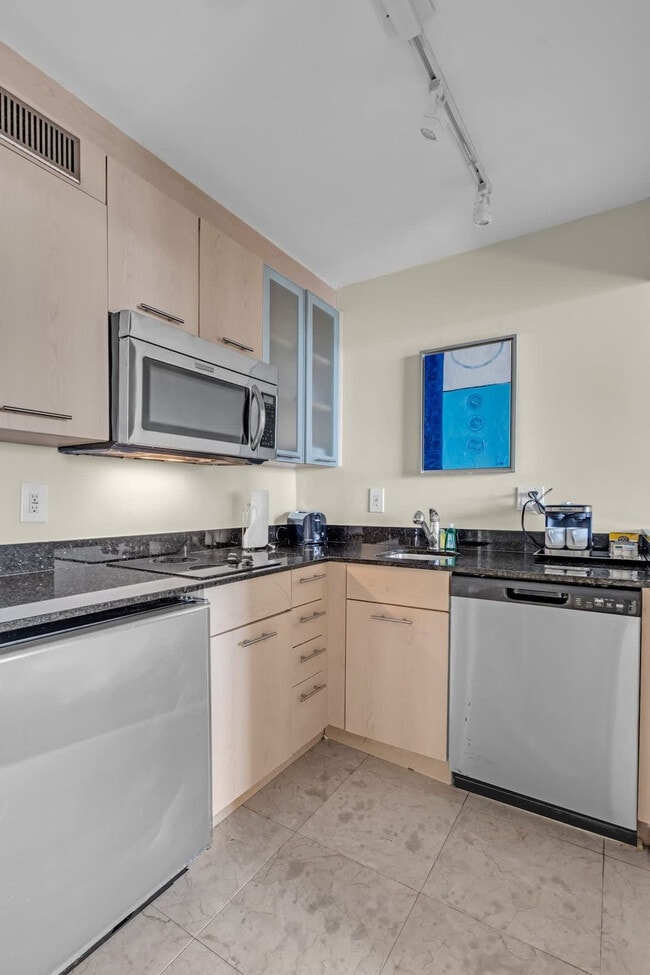 Building Photo - 2670 E Sunrise Blvd