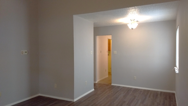 Building Photo - 1620 W Braker Ln