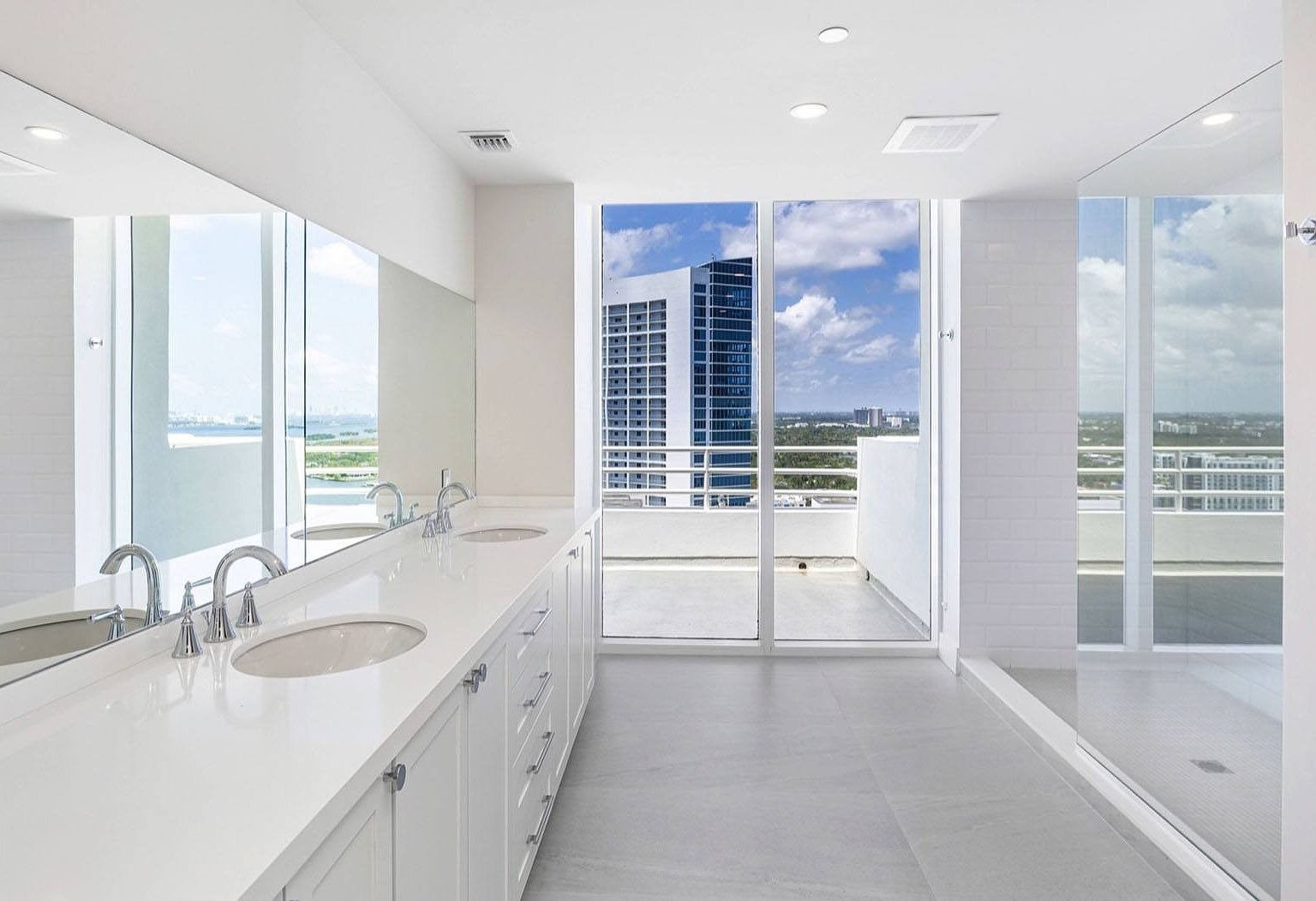 Building Photo - 555 NE 34th St