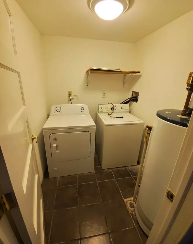 Building Photo - 149 Dove St