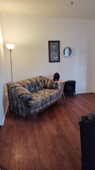 Primary Photo - 2207 W Juniper St