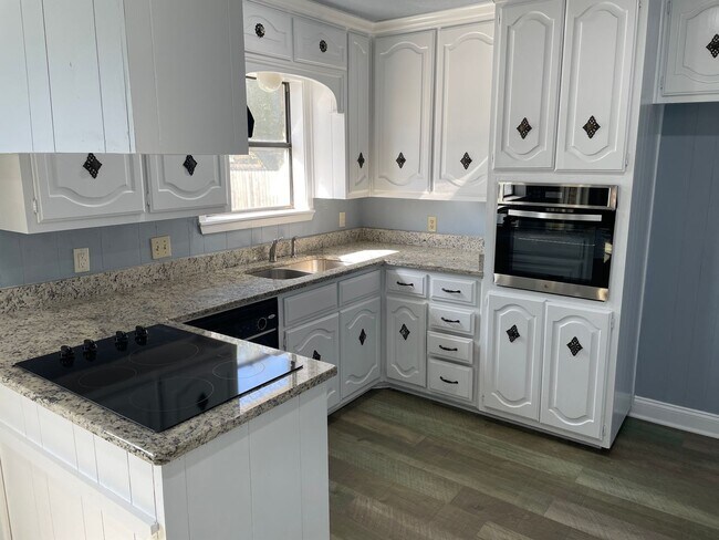 Building Photo - 229 Travis Ln