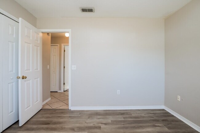 Building Photo - 4307 Pembridge Ave